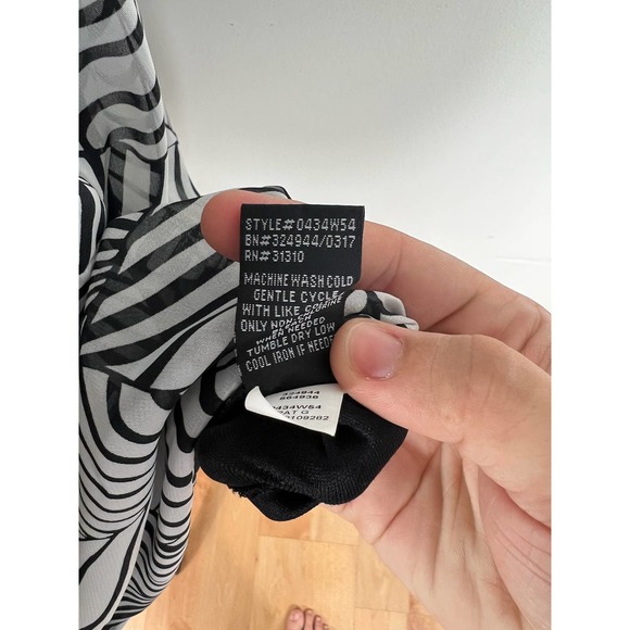 Ab Studios zebra floral print sleeveless blouse with back cutout - Picture 7 of 9